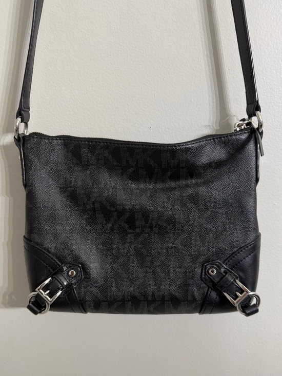 Michael Kors Handbags - Michael Kors Fallon Medium Messenger Bag